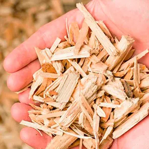 Хвойная щепа оптом в Люберцах и других различных марок заказать от 16 тонн